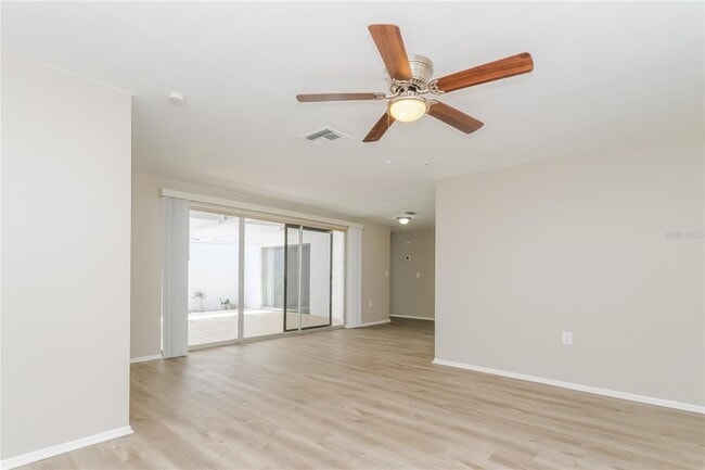 Foto del edificio - 5127 Reseda Dr