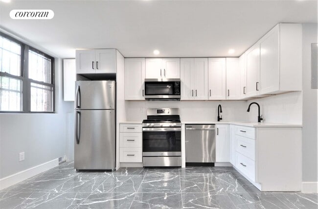 Building Photo - 163 E 46th St