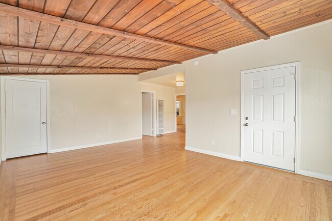 Building Photo - 479 Stow Ave