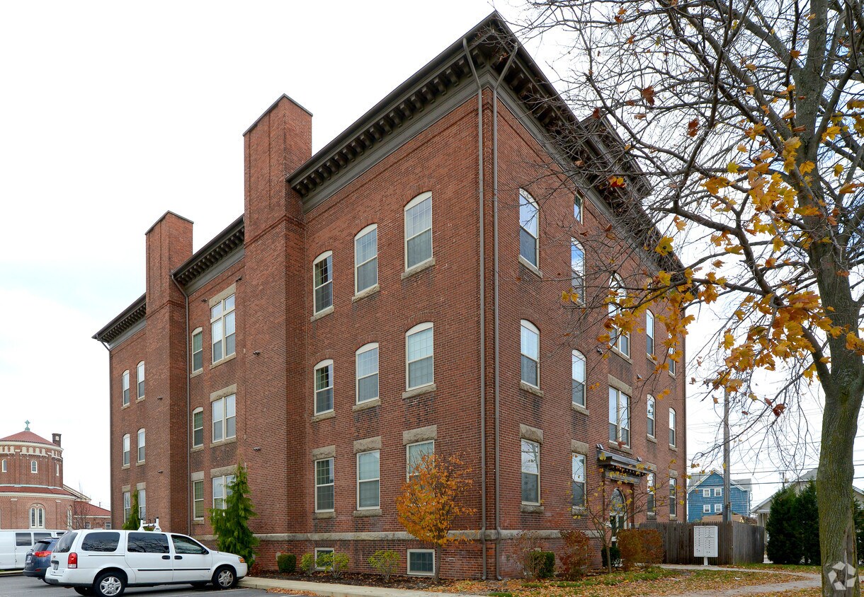 Primary Photo - 39 Webster St