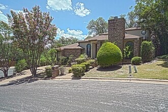 Building Photo - 6501 Cascada Dr