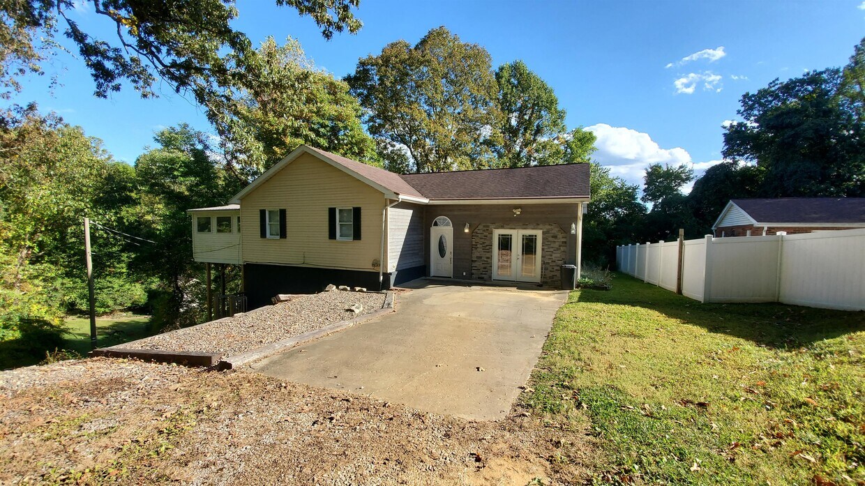 1318 Johnson Rd, Charleston, WV 25314 House Rental in Charleston, WV