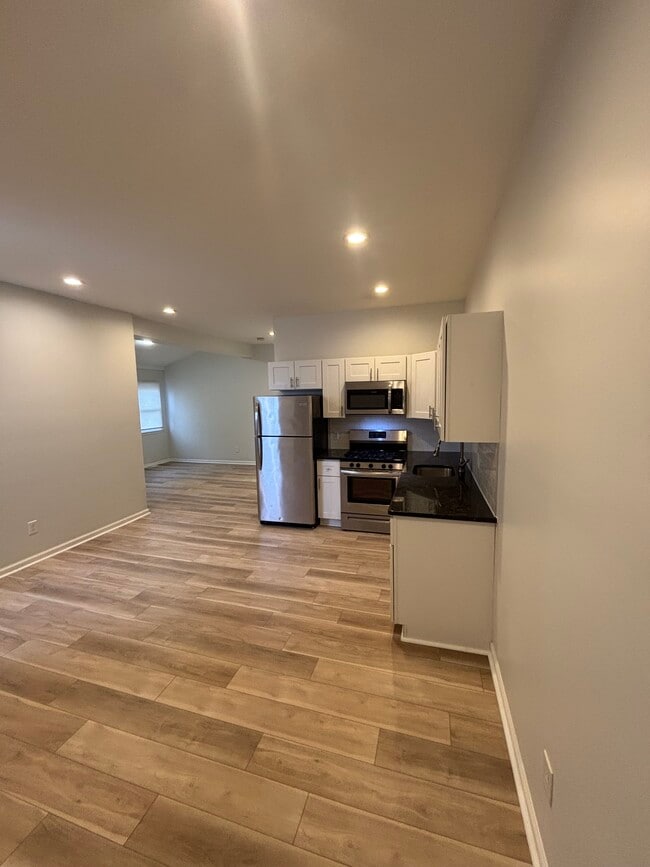 Building Photo - 304 Holmes Rd