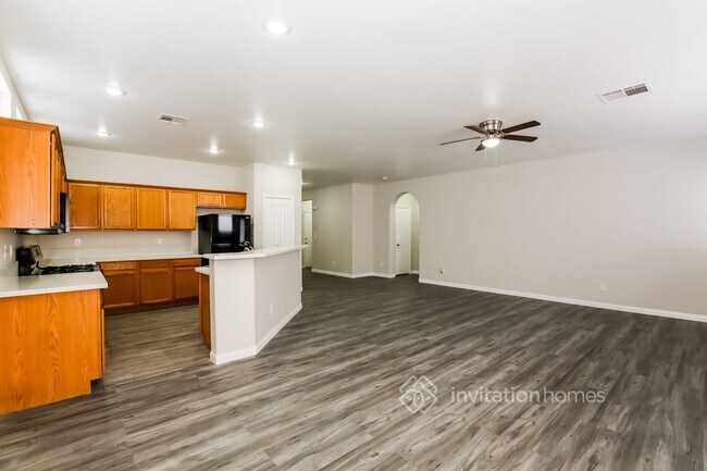 Building Photo - 1608 Lazy Hill Ranch Way