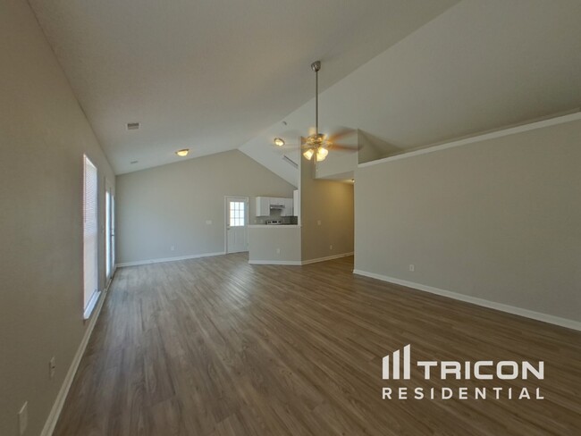 Building Photo - 1401 May Oak Cir