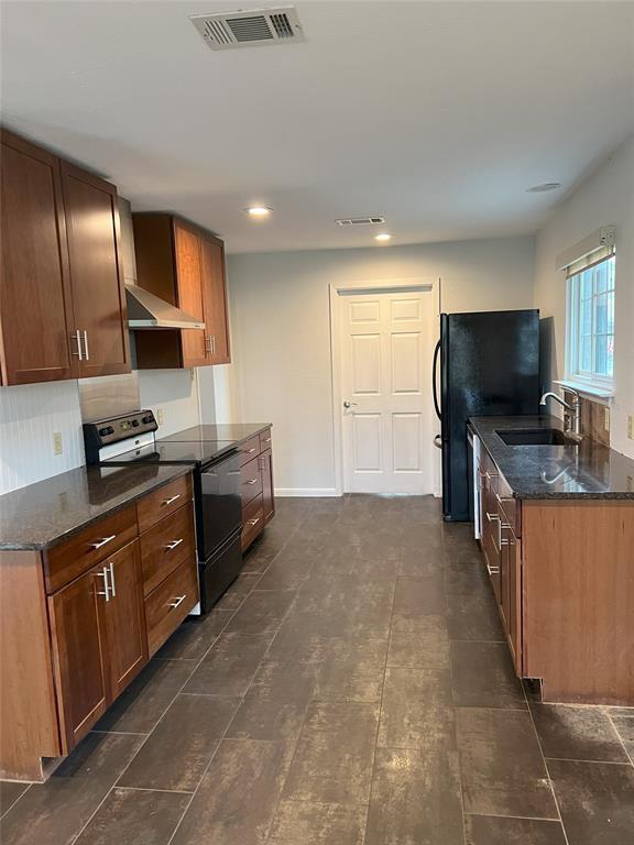 Building Photo - 600 Bear Canyon Dr