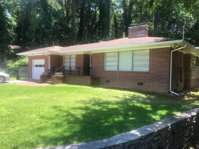 Foto del edificio - 215 W Lake Dr NW