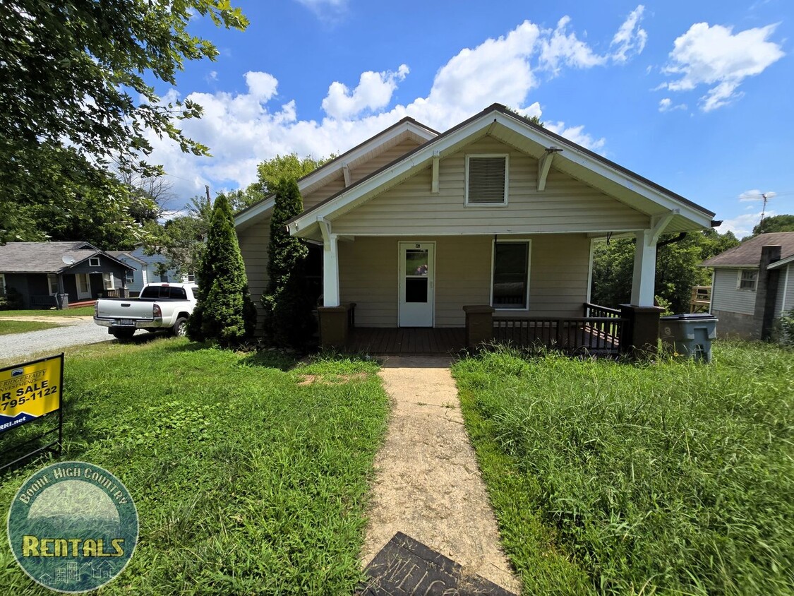 Primary Photo - Charming 2bd/1ba Home In Lenoir