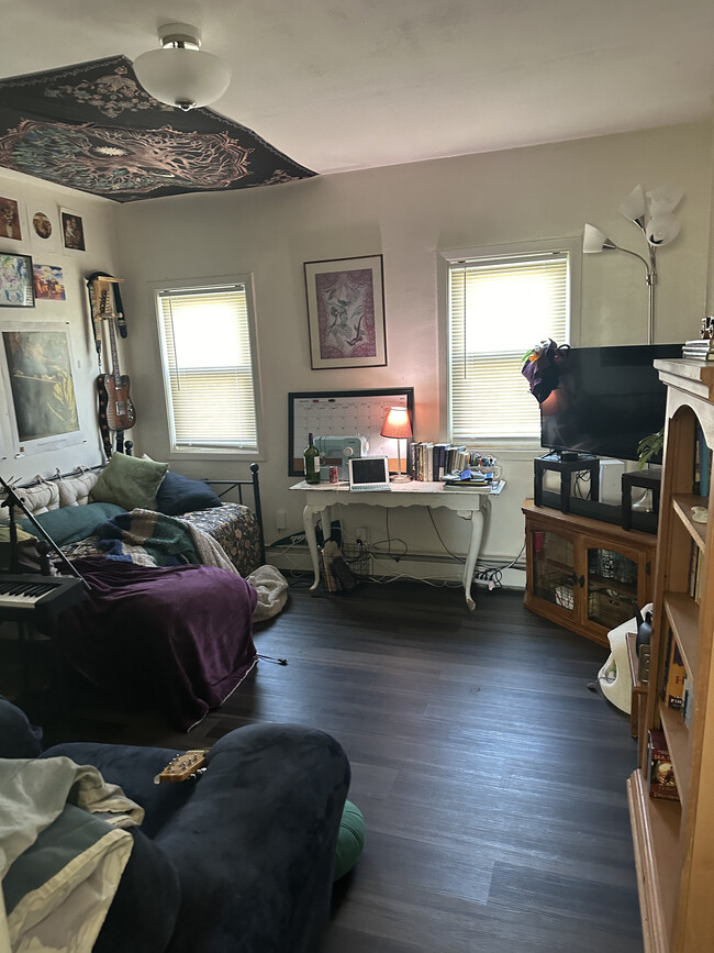 Building Photo - 1BR