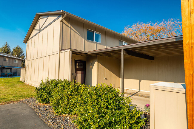 Parking and Front Door - 333 N Eagle Glen Ln