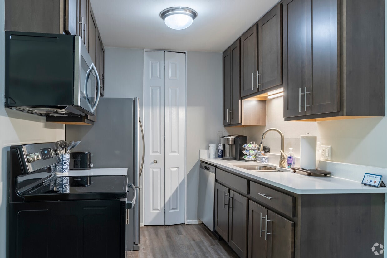 Shoreview Apartments - Shoreview Apartments
