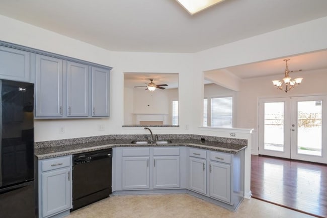 Building Photo - 5780 Weddington Dr