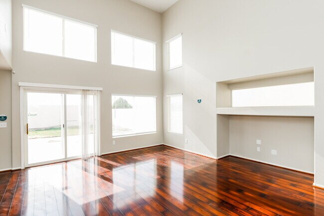 Foto del edificio - 799 Plantain Lily Ave