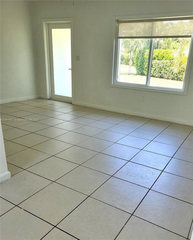 Foto del edificio - 920 NE 108th St