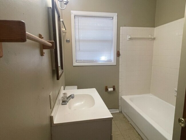 Foto del edificio - 513 W Tracy Dr