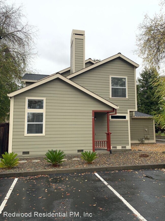 Building Photo - 3 br, 2.5 bath House - 992 Raccoon Lane