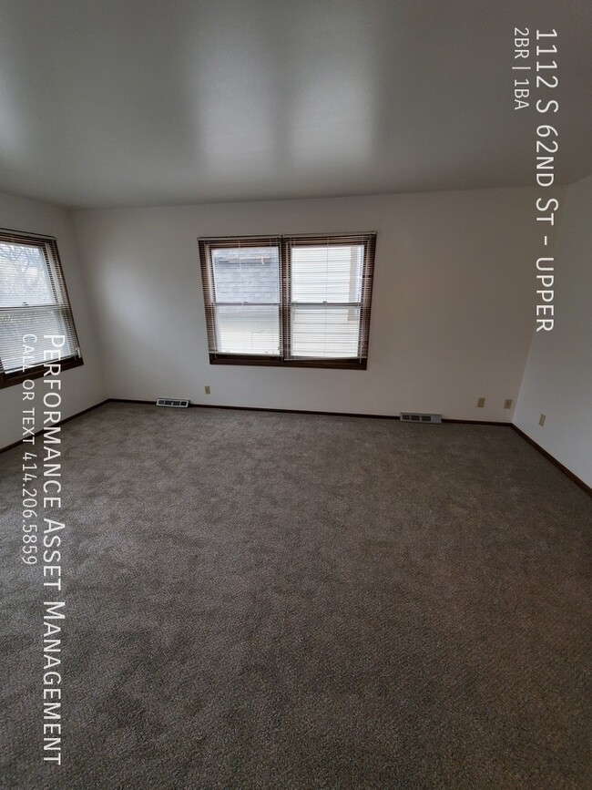 Foto del edificio - Cute 2BED/1BATH West Allis Upper