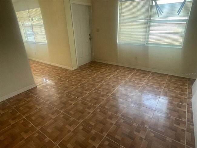 Foto del edificio - 6289 30th St N