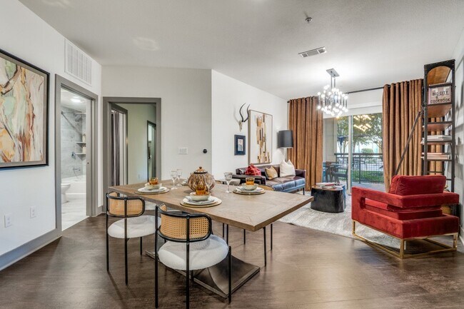 Foto del edificio - LTD West Commerce