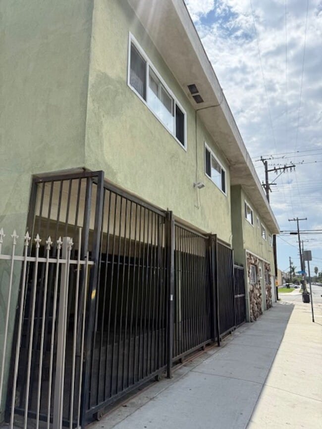 Building Photo - 10730 S Burin Ave