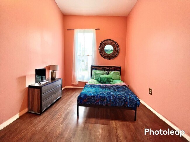 Foto del edificio - 704 Monroe St