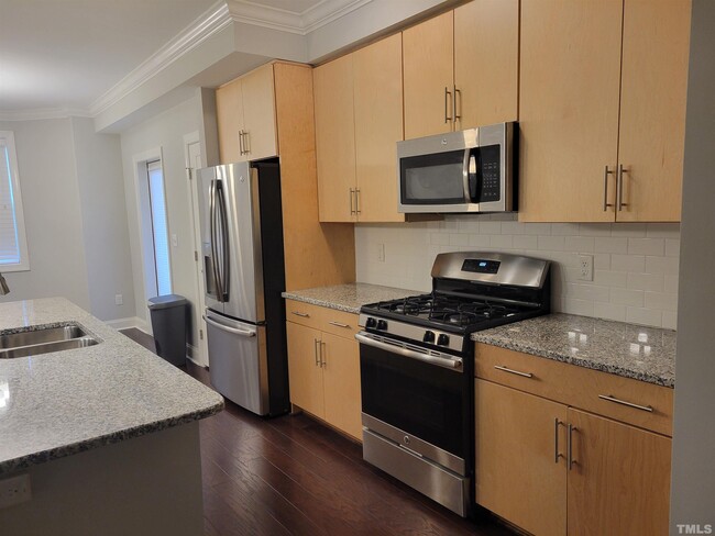 Foto del edificio - 1035 Waterford Lake Dr