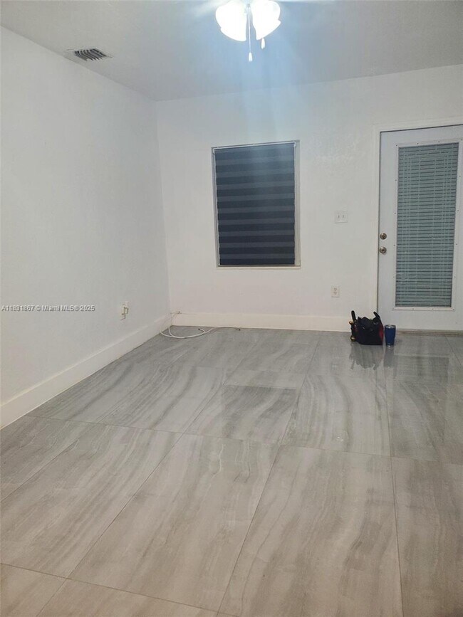 Foto del edificio - 14781 Pierce St