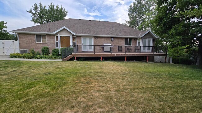Building Photo - 1117 E 200 S