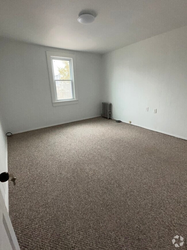 The Round Woods Park Apartments for Rent with a Yard Scranton, PA 2 Rentals