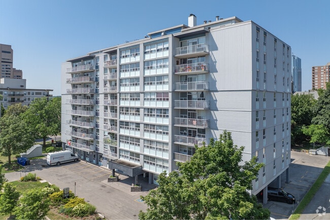 Building Photo - Four Seasons