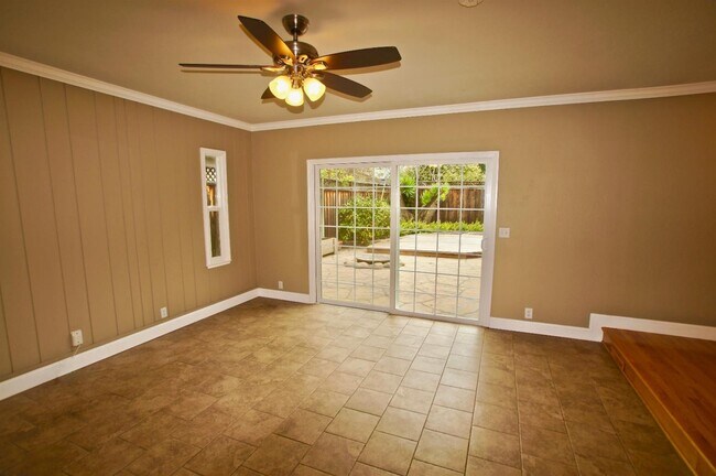 Building Photo - 3074 Greentree Way
