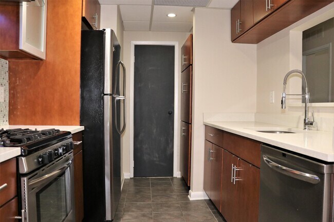 Building Photo - 227 Christopher Columbus Dr