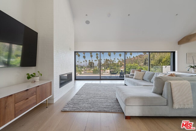 Building Photo - 5265 Dahlia Dr