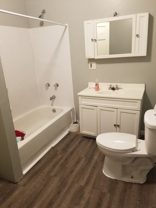 Bathroom - 4024 Pulaski St