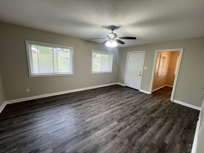 Building Photo - 528 Belmar Dr