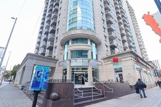 Building Photo - 242 Rideau St