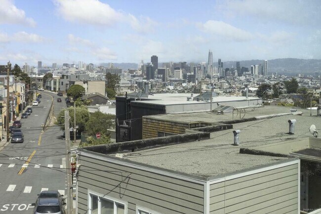 Foto del edificio - 275 Grand View Ave