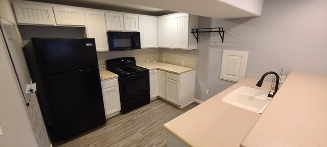 Foto del edificio - 1182 Searle Ln