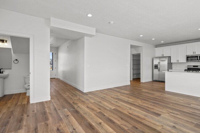 Building Photo - 481 1760 N