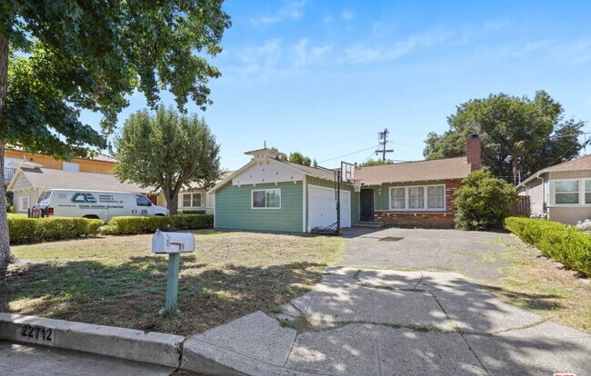 Foto del edificio - 22712 Leonora Dr