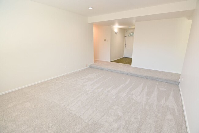 Foto del edificio - 5659 Lathrop Dr