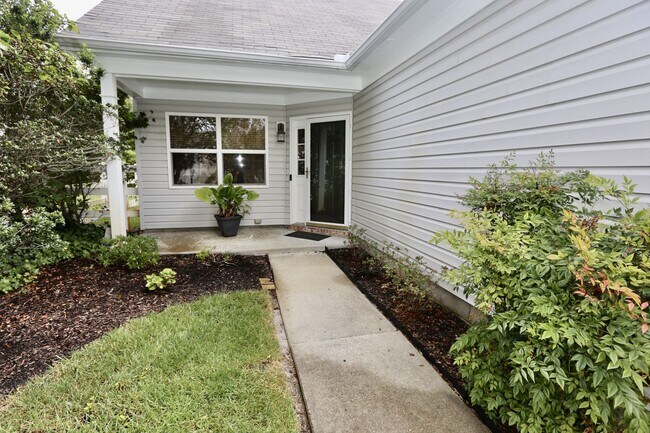 Building Photo - Fantastic 3-Bedroom Home In Courthouse Est...