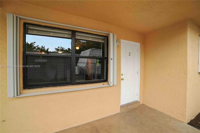 Building Photo - 817 NW 12th Ave