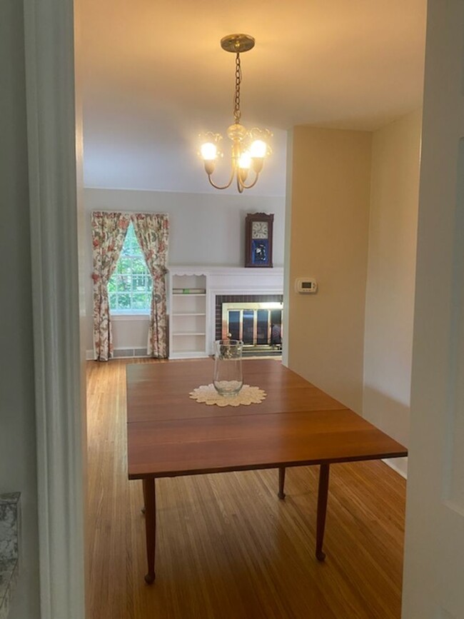 Building Photo - Charming 3 Bedroom 1.5 bath home for rent ...