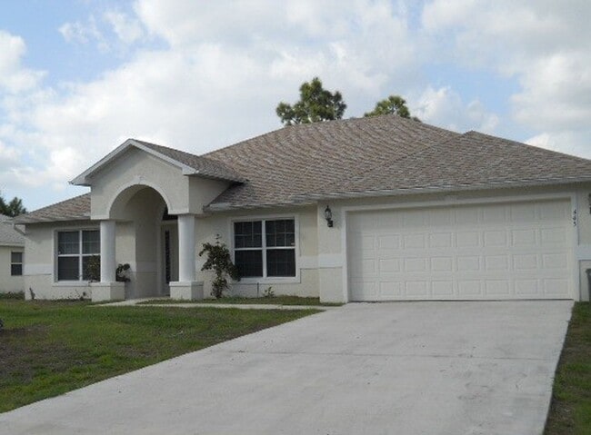 Building Photo - Newly Remodeled 4/2 PLUS DEN House Lehigh APPROVED APPLICATION PENDING DEPOSIT