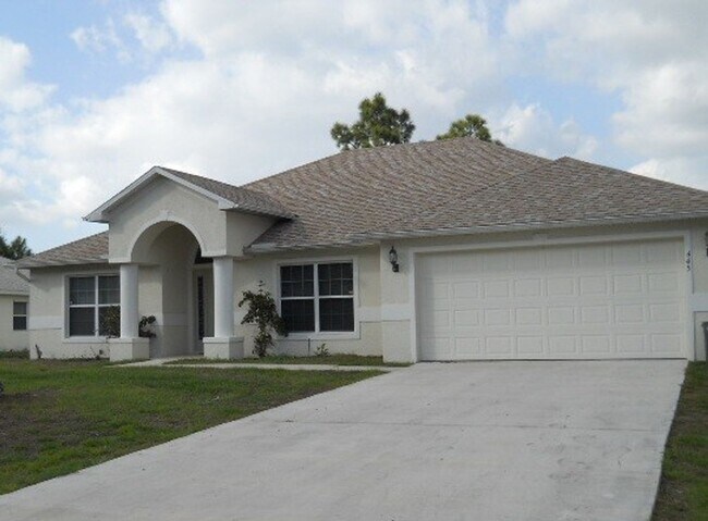 Building Photo - Newly Remodeled 4/2 PLUS DEN House Lehigh