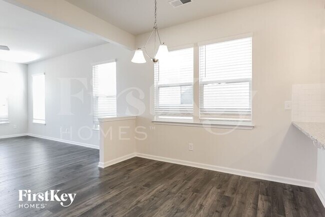 Foto del edificio - 616 Goldburn Wy