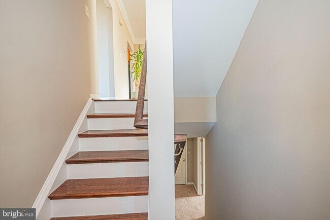 Building Photo - 22619 Upperville Heights Square