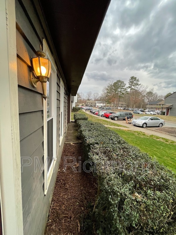 Building Photo - 413 Hickorywood Cir