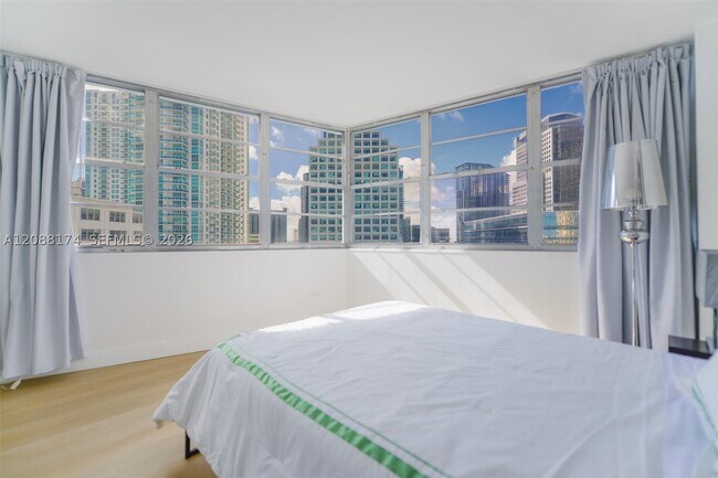 Foto del edificio - 801 Brickell Bay Dr